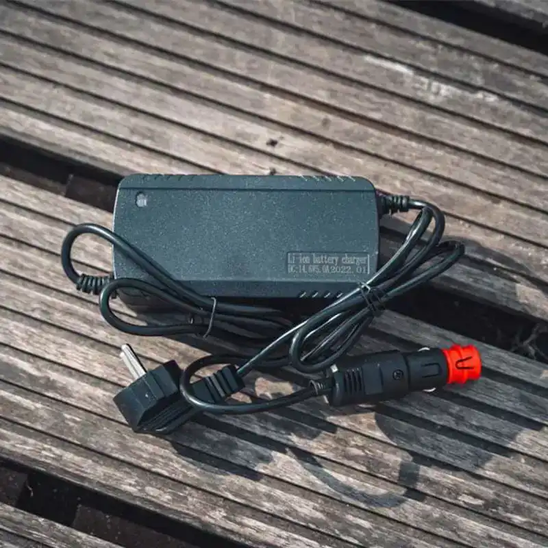 Oplader 12V - 20Ah