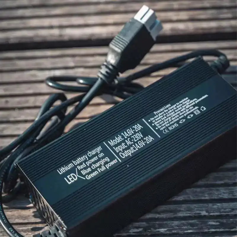 Oplader 12V - 20Ah